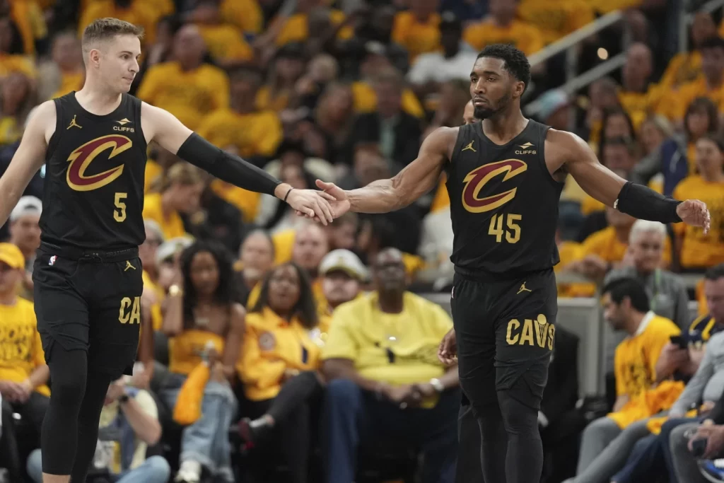 explosion-de-43-puntos-de-mitchell-impulsa-a-los-cavs-a-victoria-en-el-juego-3
