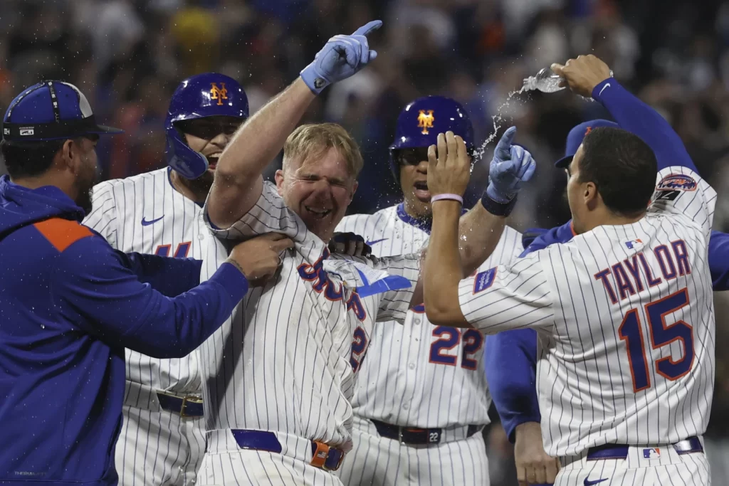 mets-y-cardenales-enrachados-sanchez-tiro-bien.