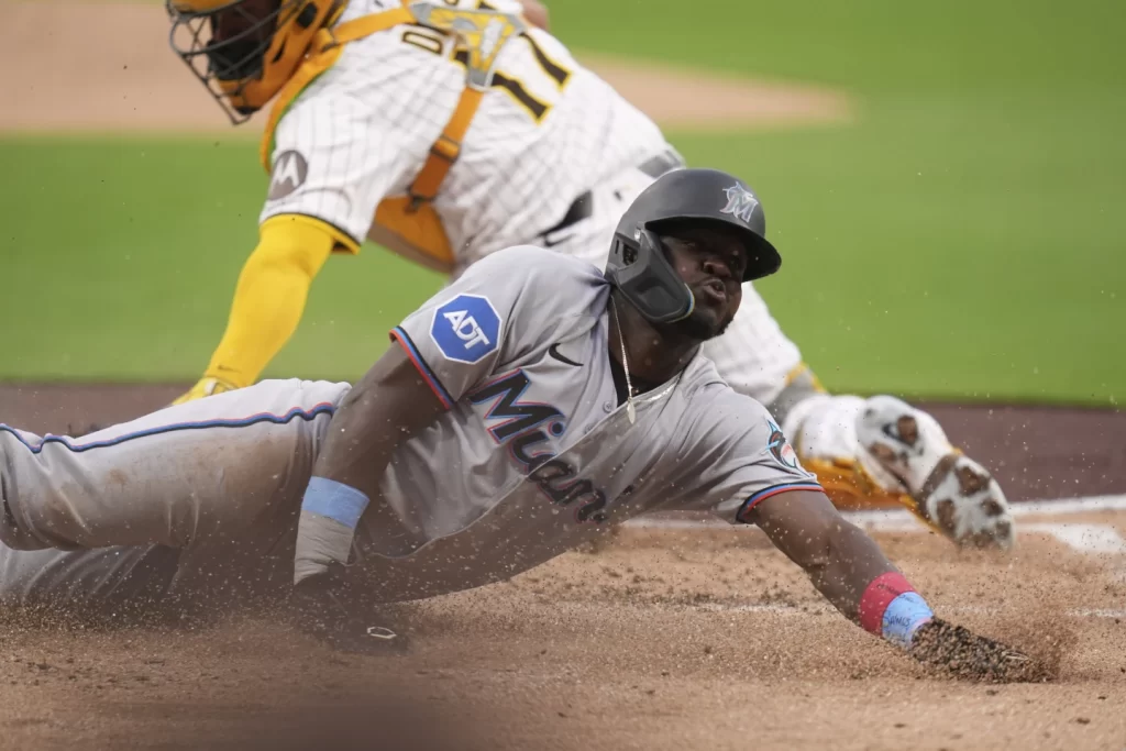marlins-sacan-del-roster-a-ronny-simon-tras-errores-en-juego-ante-padres