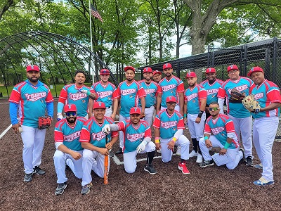troyanos-derrotan-por-partida-doble-a-gigantes-en-liga-deportiva-de-newark,-new-jersey