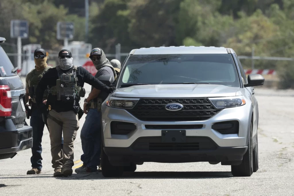 agentes-federales-de-inmigracion-fueron-solicitados-a-abandonar-el-estacionamiento-del-dodger-stadium,-segun-el-equipo