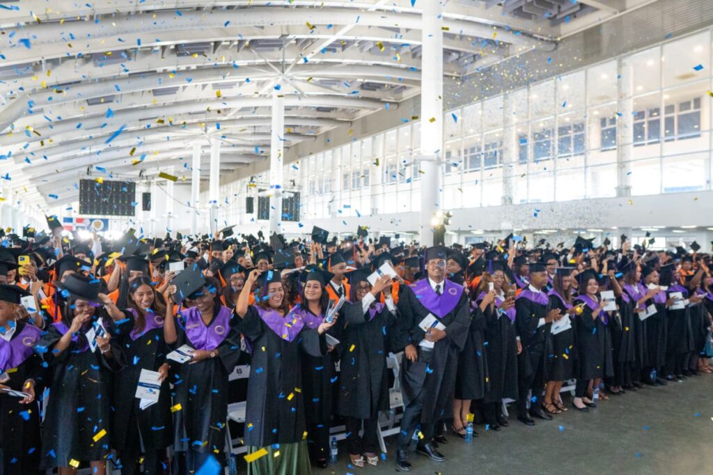 universidad-o&m-gradua-1,585-nuevos-profesionales-de-distintas-areas 