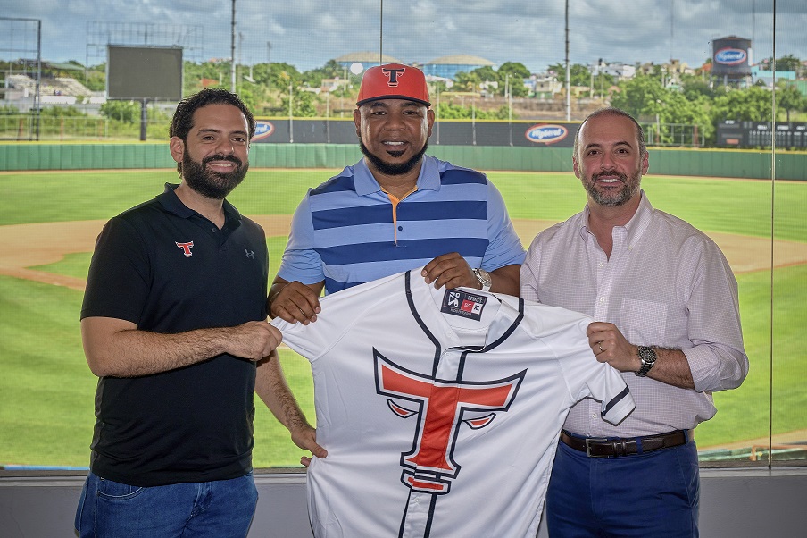 toros-incorporan-a-edwin-encarnacion-como-asesor-de-operaciones