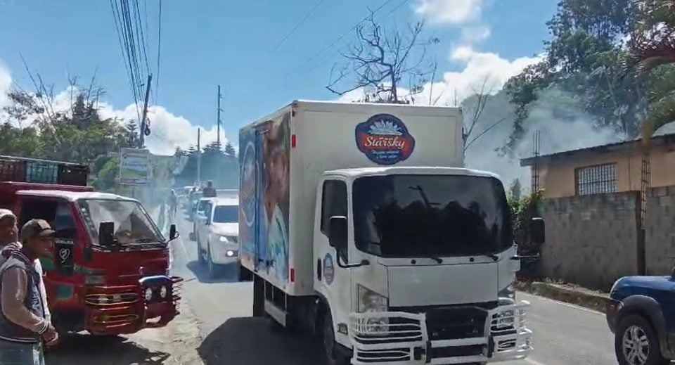 video:-residentes-de-constanza-bloquean-carretera-por-escuela-inconclusa-desde-hace-13-anos