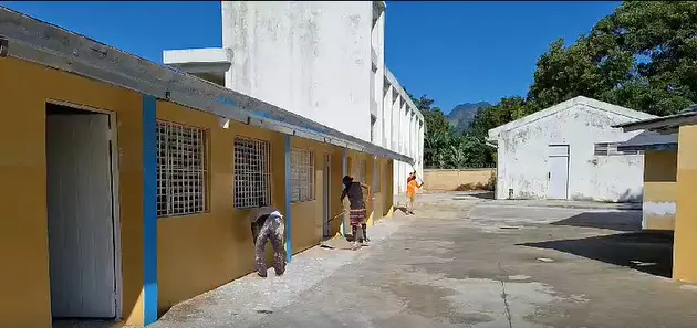video:-denuncian-que-centro-educativo-en-gaspar-hernandez-no-esta-lista-para-iniciar-ano-escolar