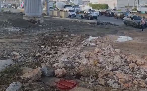 caasd-corrige-averia-de-tuberia-en-autopista-duarte