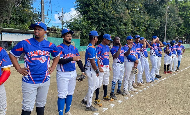 tamboril-y-santiago-oeste-(cienfuegos)-dividen-en-la-gran-final-del-beisbol-amateur-de-santiago