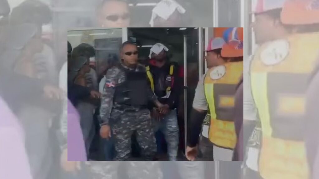capturan-a-“el-flow”-tras-atrincherarse-en-supermercado-de-los-alcarrizos