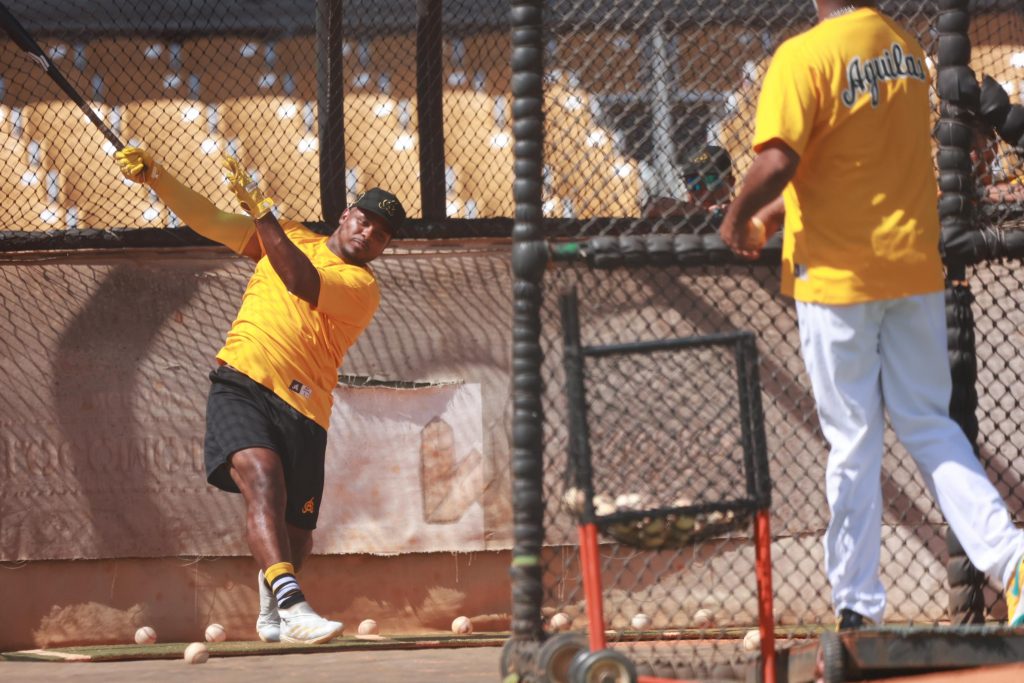 alberto-rodriguez,-jardinero-y-tres-lanzadores-entraron-al-early-camp-aguilas-cibaenas