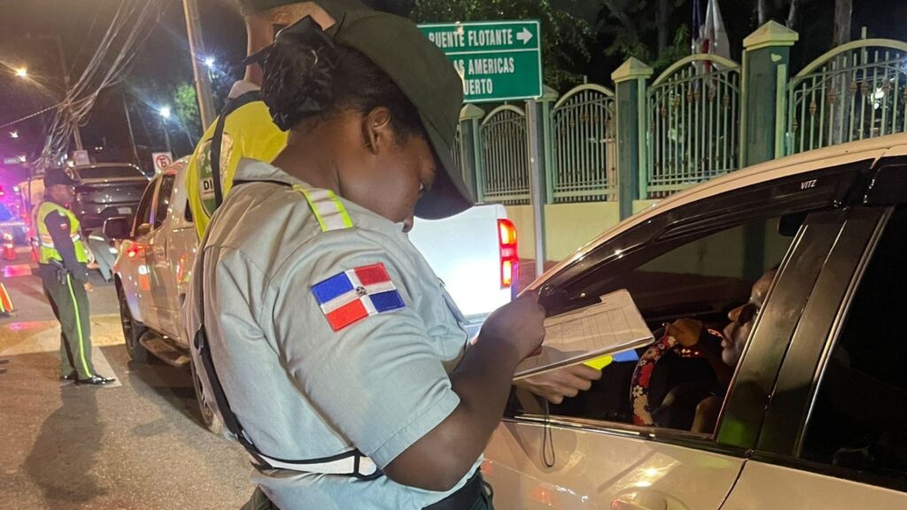 digesett-realiza-operativo-de-alcoholimetria-en-la-av.-venezuela