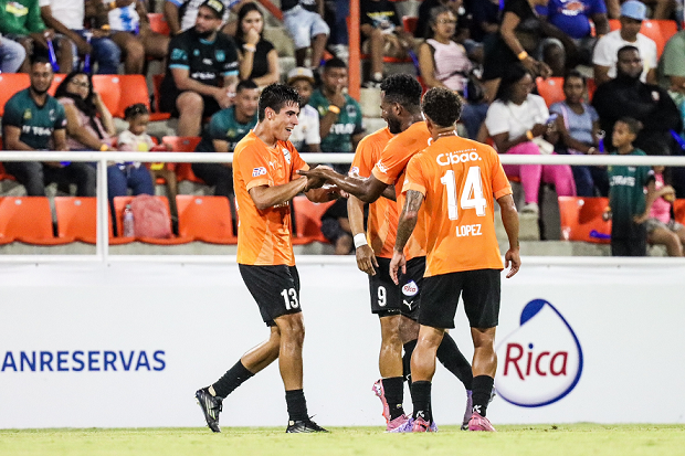 ldf:-misil-de-javier-roces-tumba-el-invicto-de-salcedo-y-coloca-al-cibao-fc-lider-en-solitario