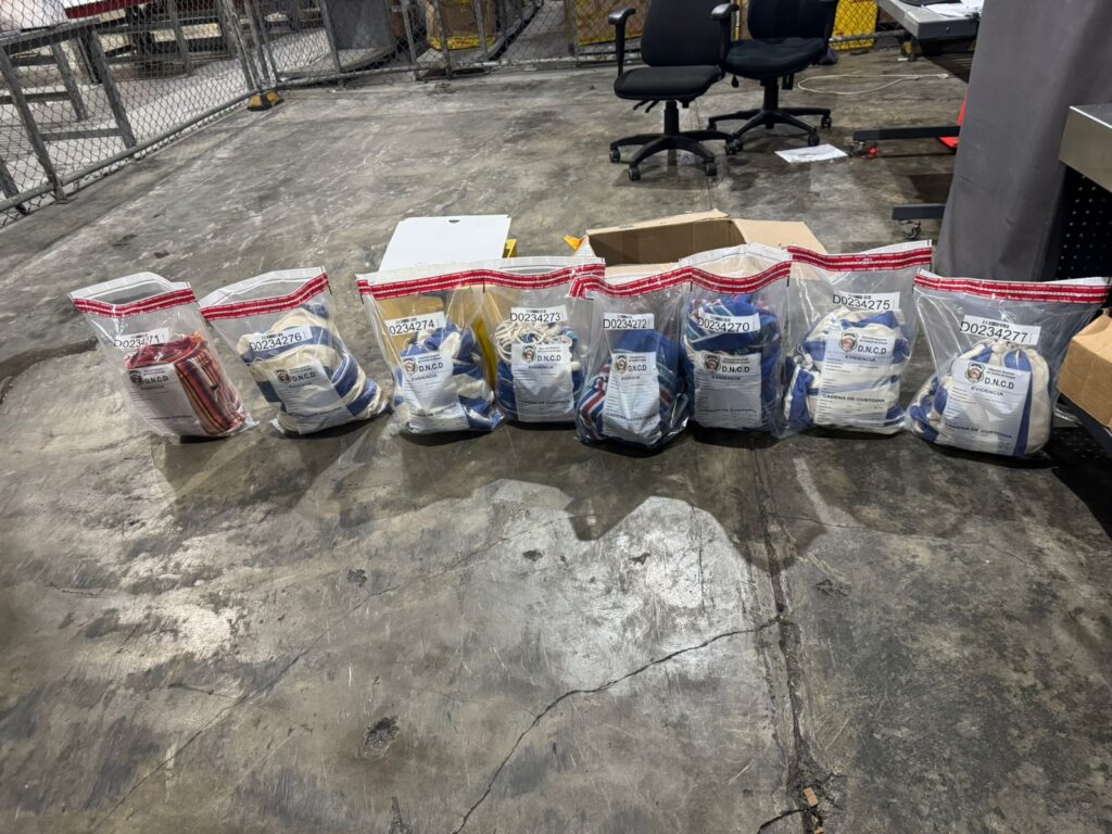 video:-incautan-hamacas-impregnadas-con-presunta-cocaina-en-el-aila