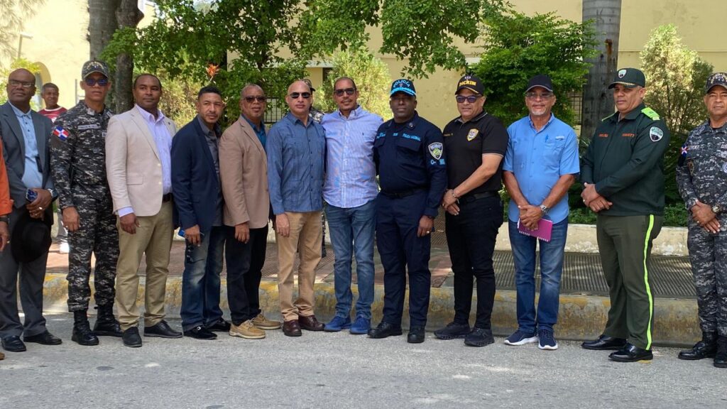 para-prevenir-actos-delictivos,-policia-nacional-pone-en-marcha-operativo-“con-garantia-de-paz-2.0”-en-el-cercado
