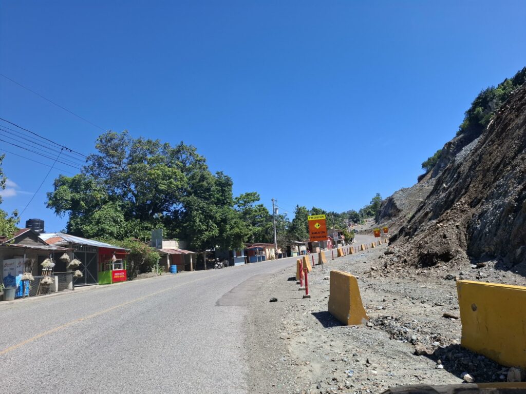 obras-publicas-detalla-como-van-los-desmontes-programados-en-la-carretera-jarabacoa