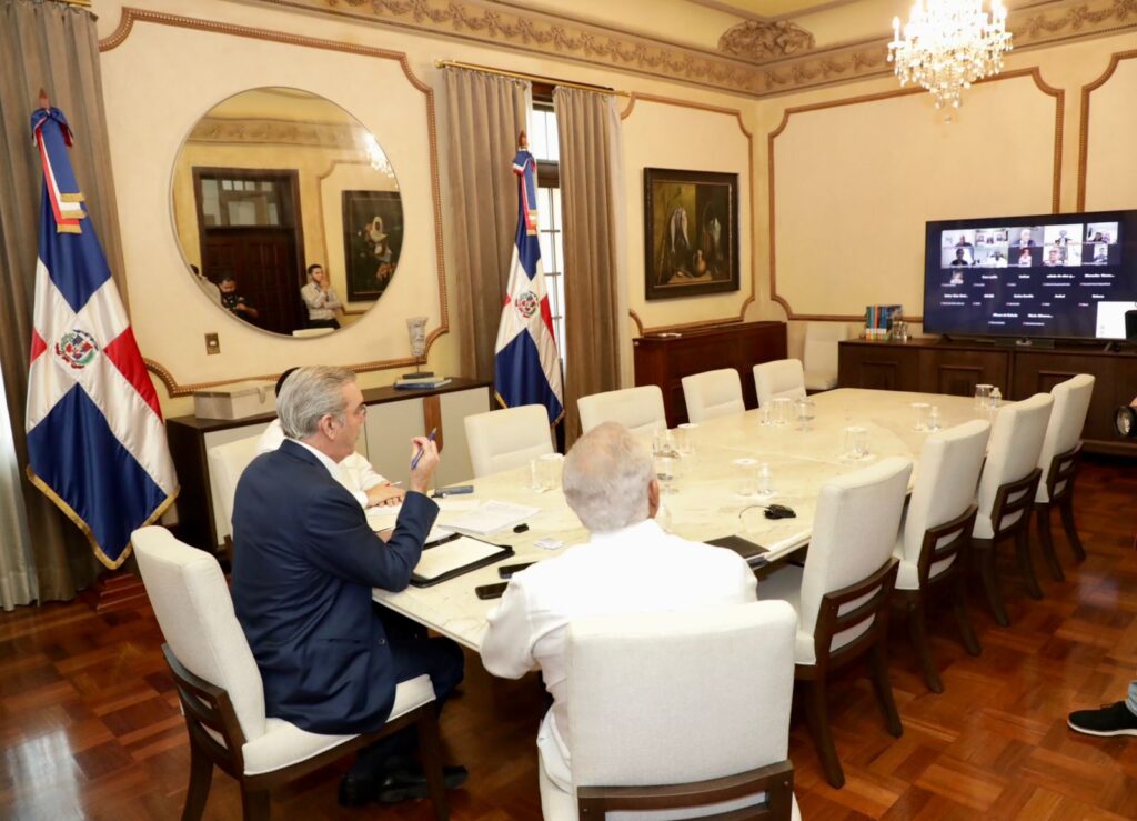 presidente-abinader-lidera-reunion-con-15-gobernadoras-tras-huracan-melissa