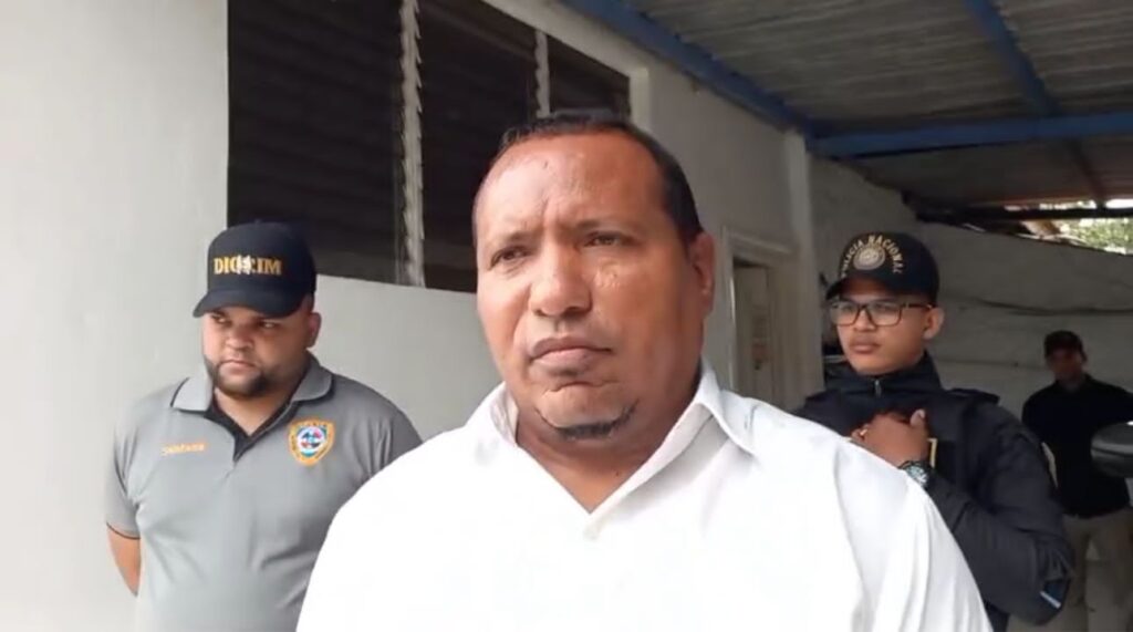 video:-se-entrega-hombre-grabado-mientras-ofrecia-rd$20-mil-por-encuentro-sexual-con-menor