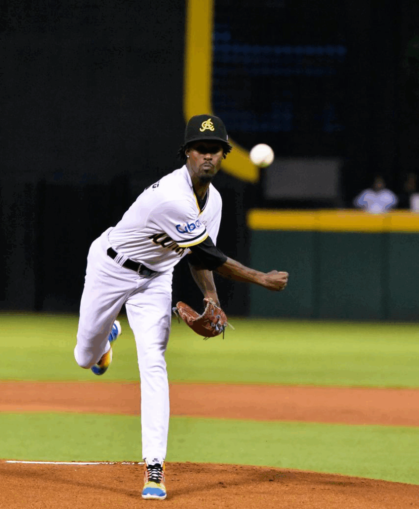 tavarez-domina-y-aguilas-vencen-4-2-al-licey-para-afianzar-su-liderato