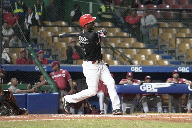  hit-de-oro-de-lake-deja-a-gigantes-en-el-terreno. -leones-quedan-solos-en-la-cima-del-rr