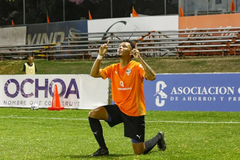 cibao-fc-y-moca-fc-se-enfrentan-este-sabado-en-la-liguilla