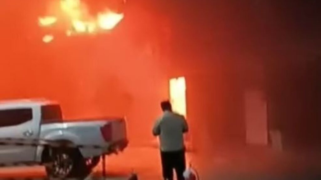 gran-incendio-en-empresa-de-productos-plasticos-en-haina