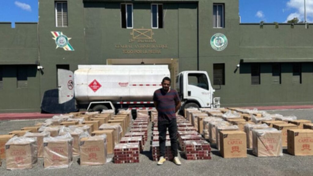 video:-ocupan-contrabando-de-mas-de-un-millon-de-cigarrillos-ocultos-en-un-camion-tipo-tanquero-en-azua