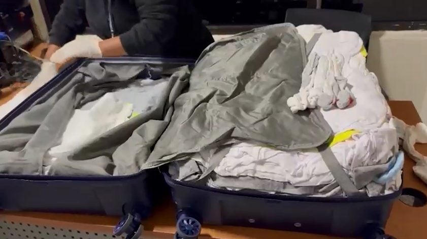 atrapan-dominico-italiana-con-110-prendas-de-vestir-impregnadas-de-cocaina