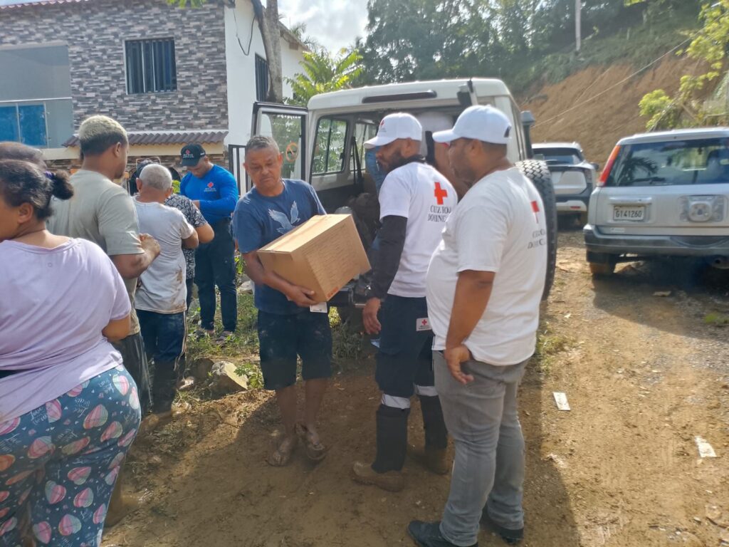 cruz-roja-acompana-a-familias-afectadas-por-inundaciones-en-el-norte-y-nordeste-del-pais