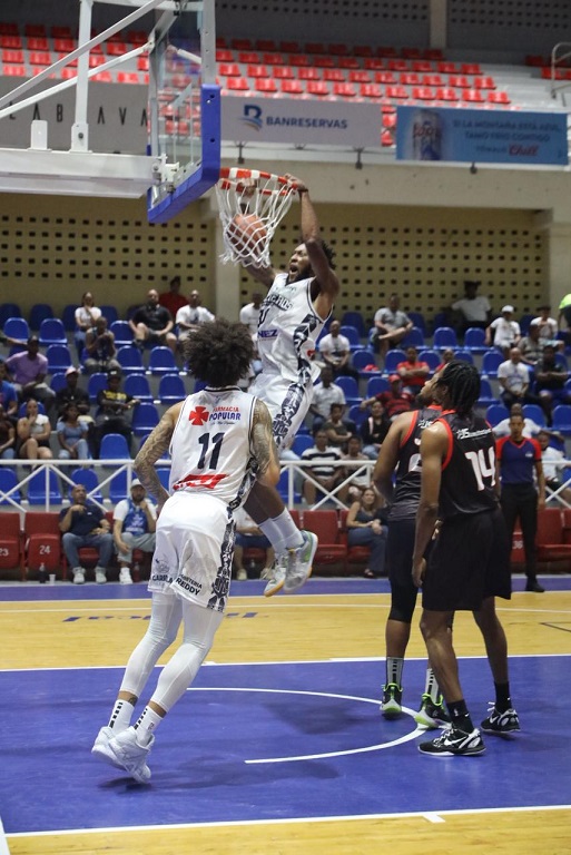 leones-de-santo-domingo-caen-ante-marineros-en-el-fabio-rafael-gonzalez
