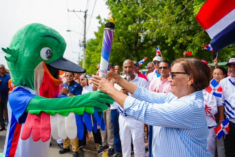 la-vega-demuestra-porque-es-la-ciudad-olimpica-en-recorrido-antorcha-jjcc-santo-domingo-2026