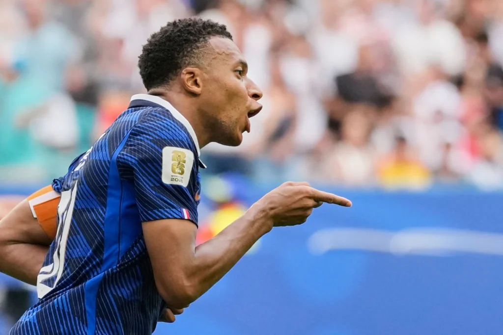 kylian-mbappe-supera-a-lionel-messi-y-establece-record-historico-de-goles-en-los-mundiales-con-22