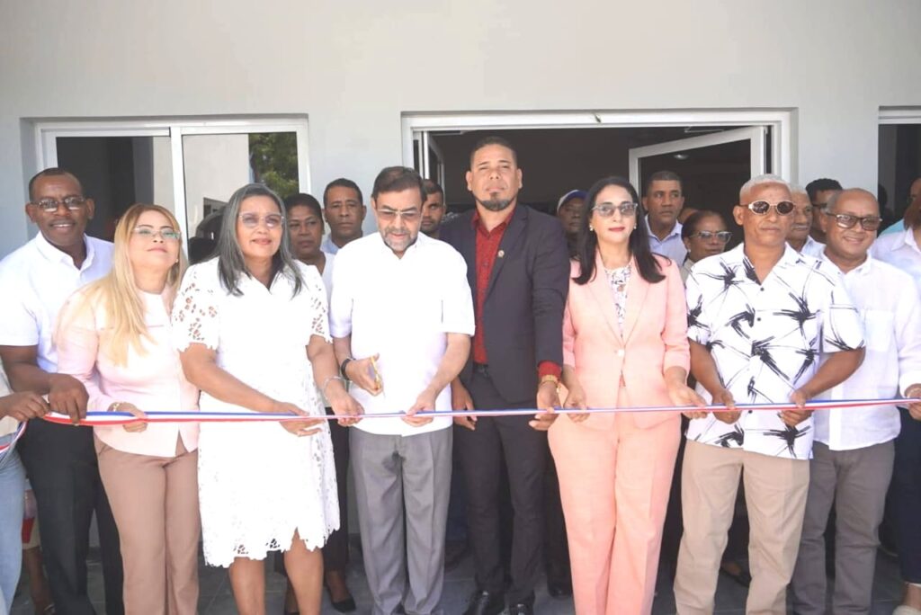 con-fondos-provenientes-de-hidroelectrica-“los-toros”;-gobierno-inaugura-moderna-funeraria-municipal-en-azua.